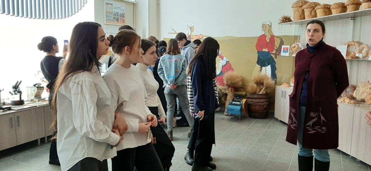 Экскурсия школьников в музей Саратовского калача Фото 2