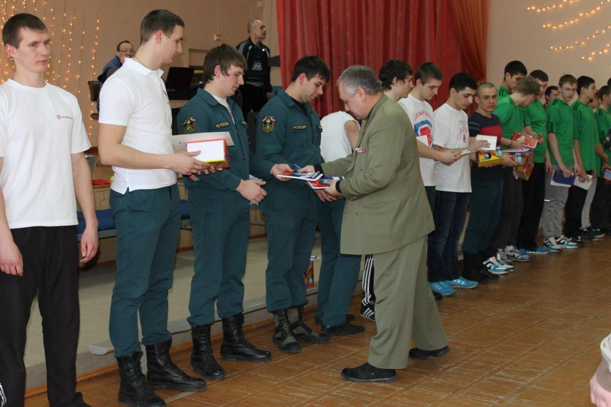 Соревнования на армейскую выносливость, силу и смекалку.