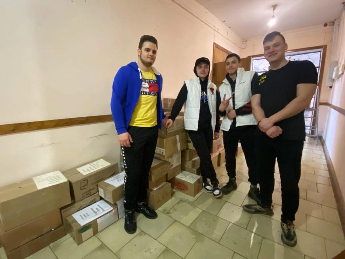 Волонтеры Краснокутского филиала собирают посылки для СВО Фото 1