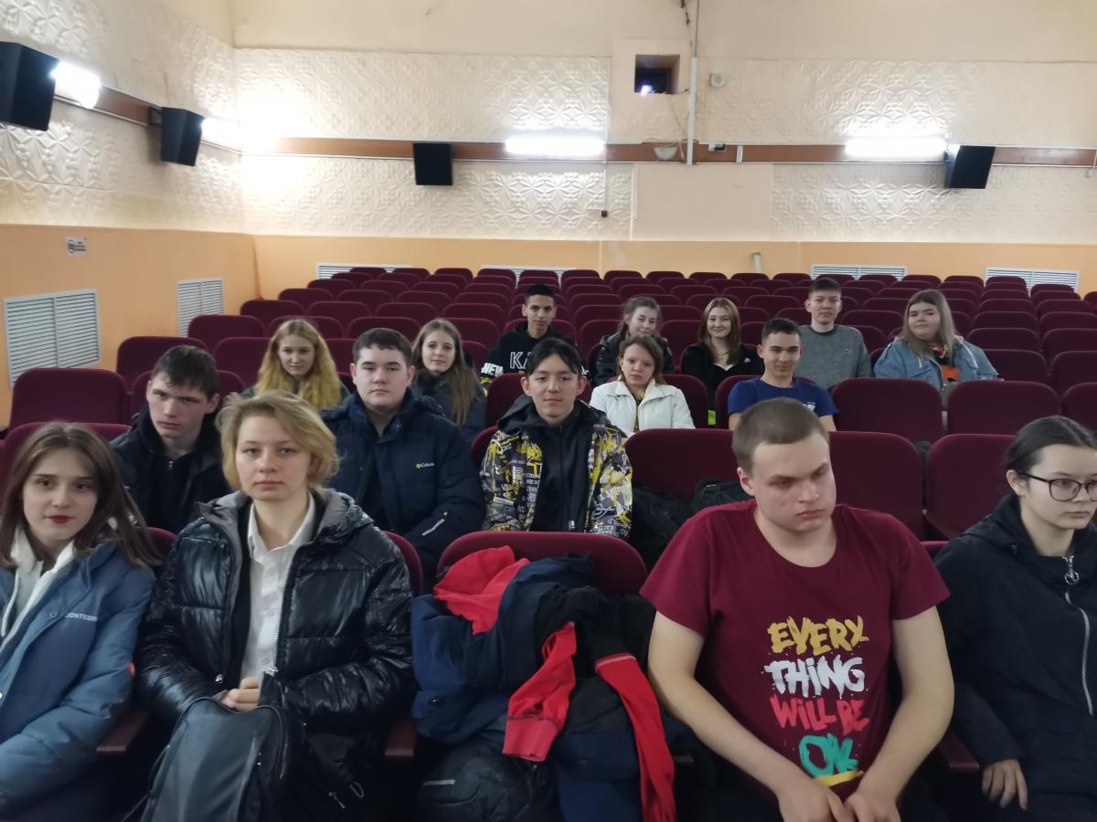 Студенты посетили кинотеатр им. Маркса. Фото 1