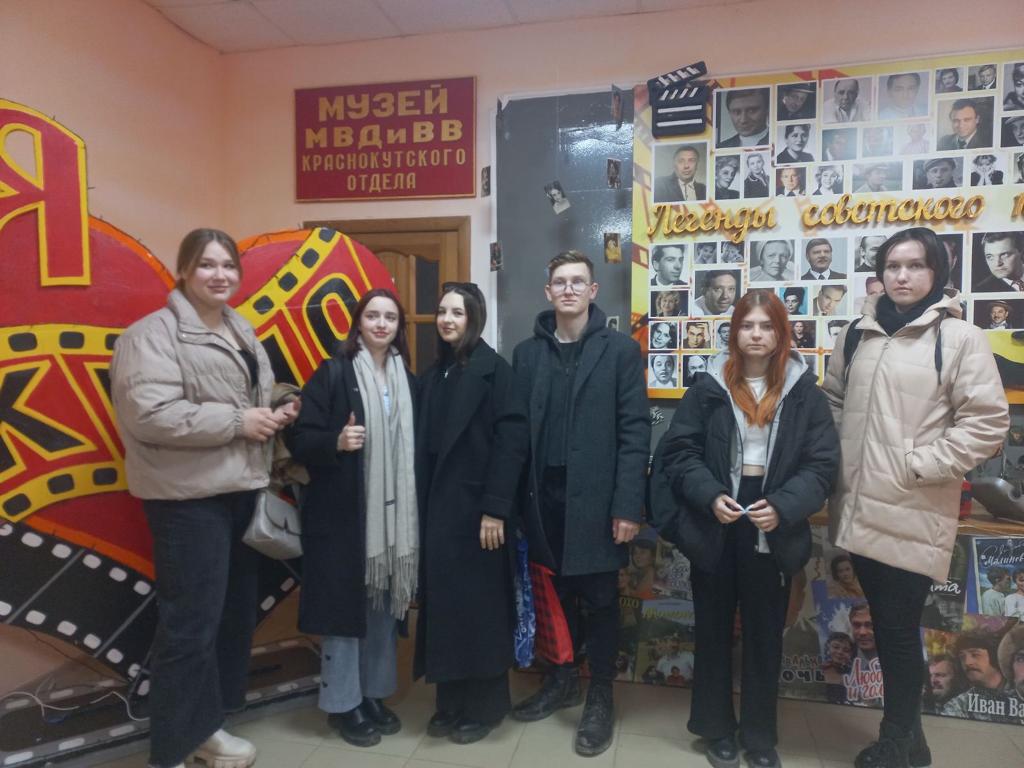 Студенты посетили кинотеатр им. Маркса. Фото 4