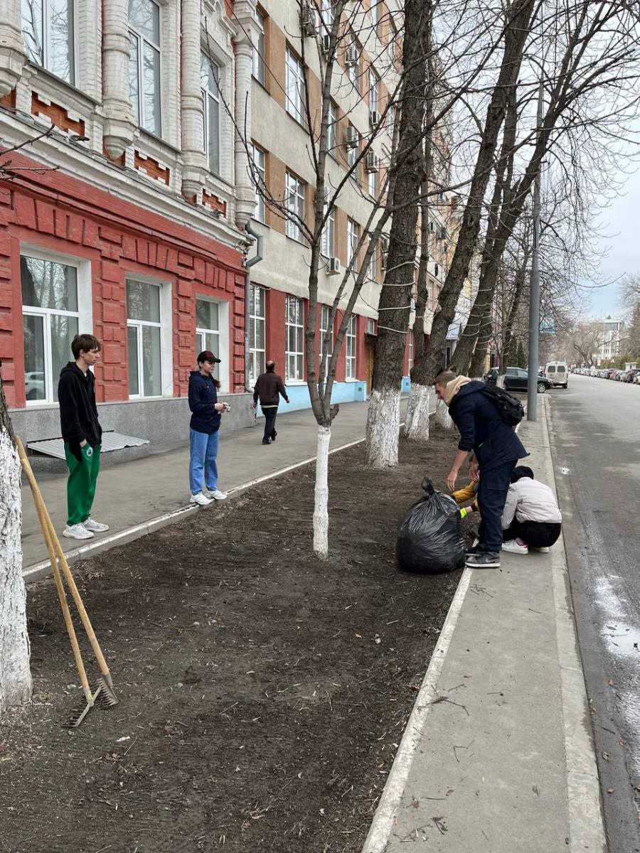 Субботник факультета экономики и менеджмента Фото 1