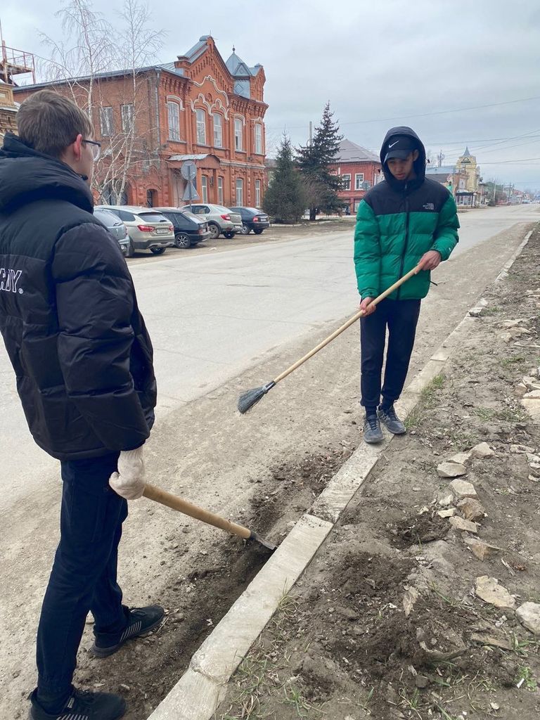 Субботник в Пугачевском филиале Фото 10