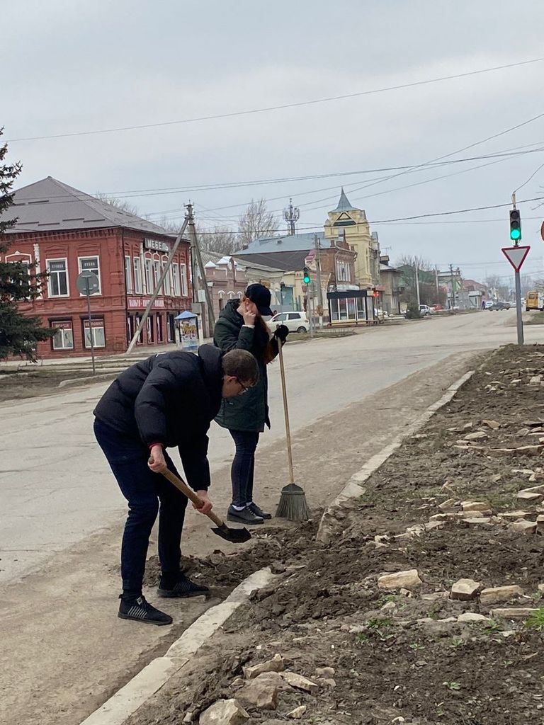 Субботник в Пугачевском филиале Фото 11