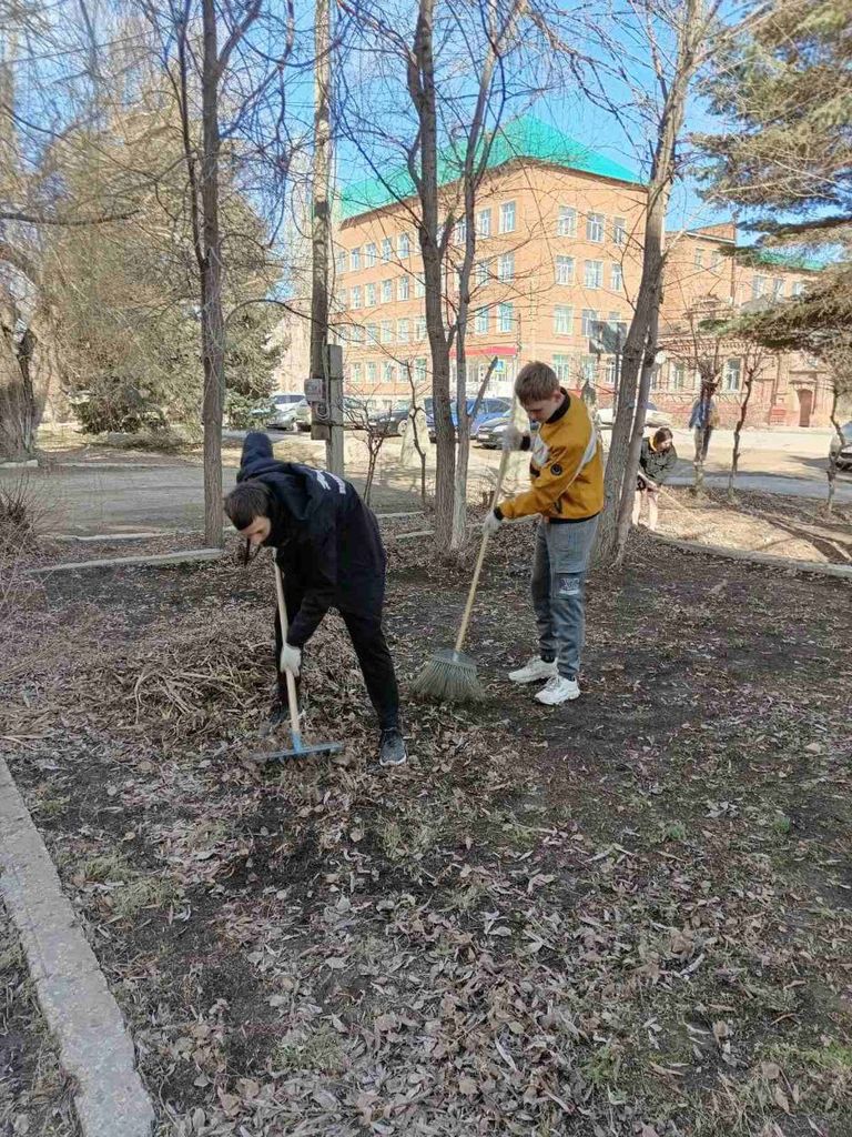 Субботник в Пугачевском филиале Фото 1