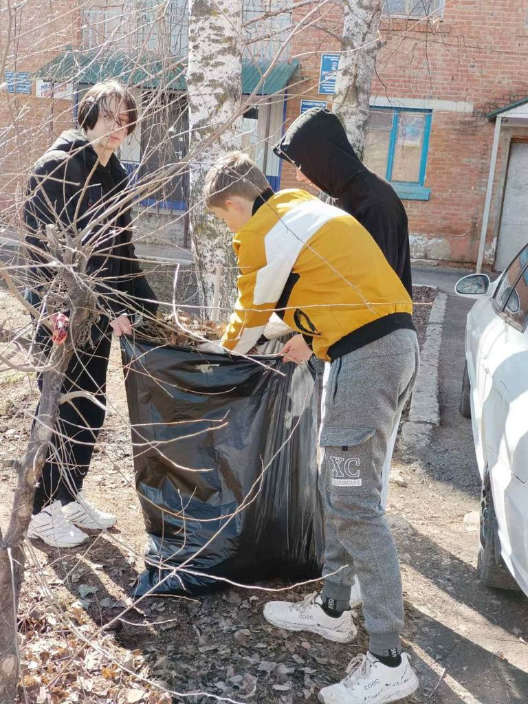 Субботник в Пугачевском филиале Фото 4