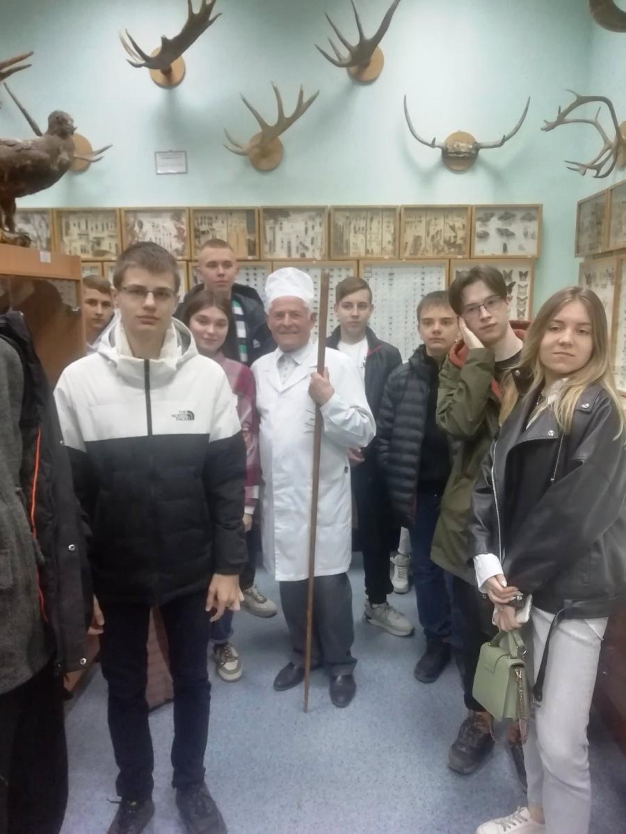 Пугачевские школьники посетили с экскурсией университет Фото 15