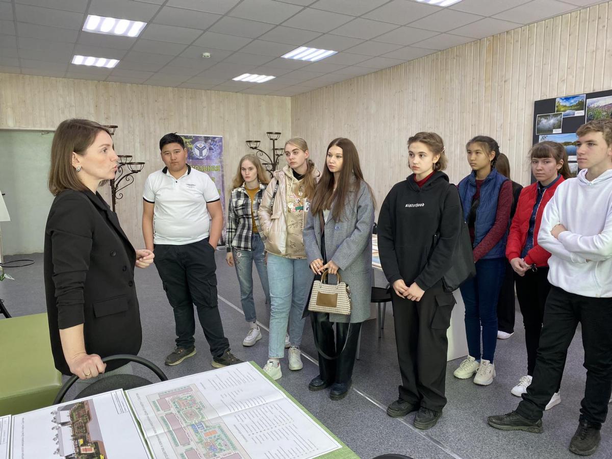 Пугачевские школьники посетили с экскурсией университет Фото 6