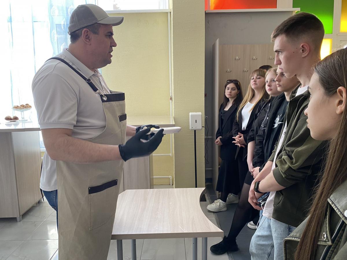 Пугачевские агроклассники посетили с экскурсией университет Фото 13