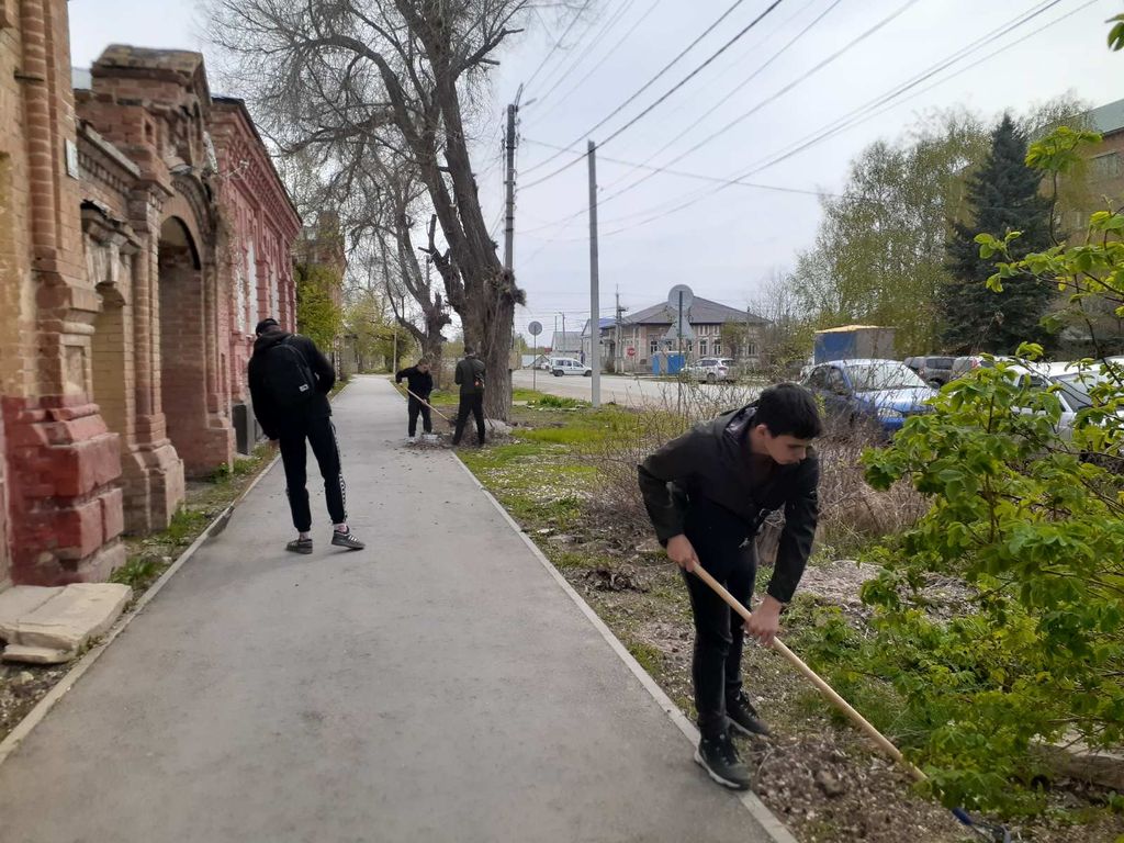 Субботник в Пугачевском филиале Фото 2