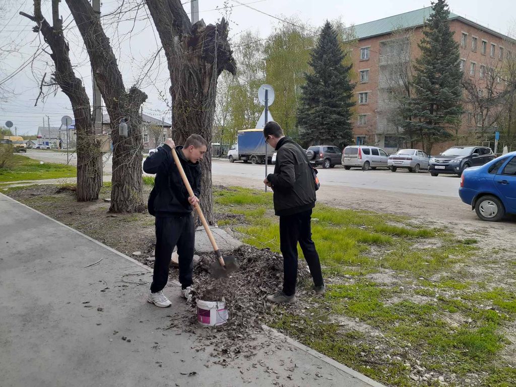 Субботник в Пугачевском филиале Фото 4