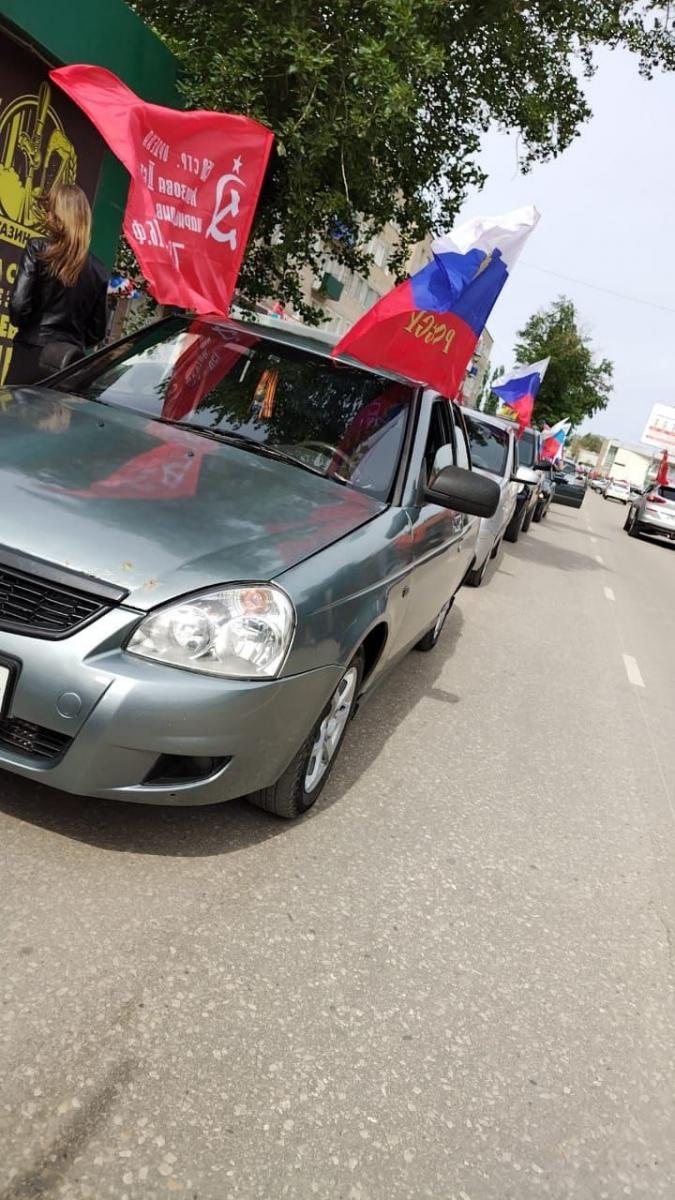 В Марксе состоялся автопробег в честь 78-й годовщины Победы и в поддержку воинов Российской Армии, выполняющих боевые задачи в зоне специальной военной операции Фото 1