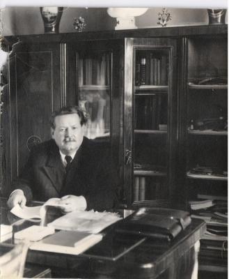 Академик Цицын в своем рабочем кабинете ГБС АН СССР 1968 г