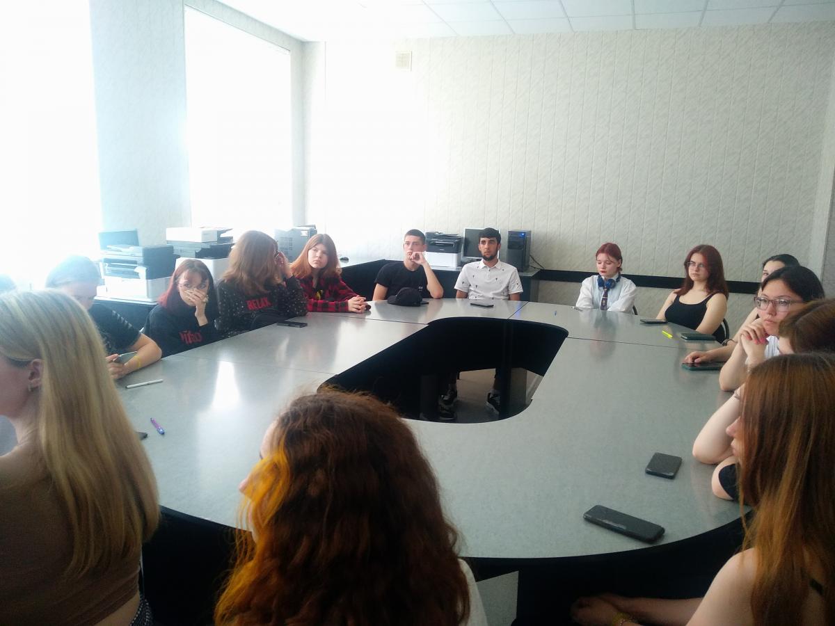 Тренинг с элементами арт-терапии «Профилактика стресса у обучающихся в период сессии» Фото 1