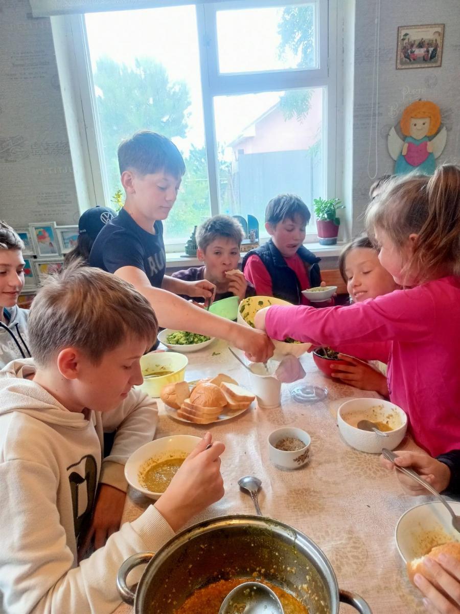 Мастер-класс «Кухня Робинзона» для школьников 2–7 классов из Православно-исторического лагеря «Родник» Фото 14