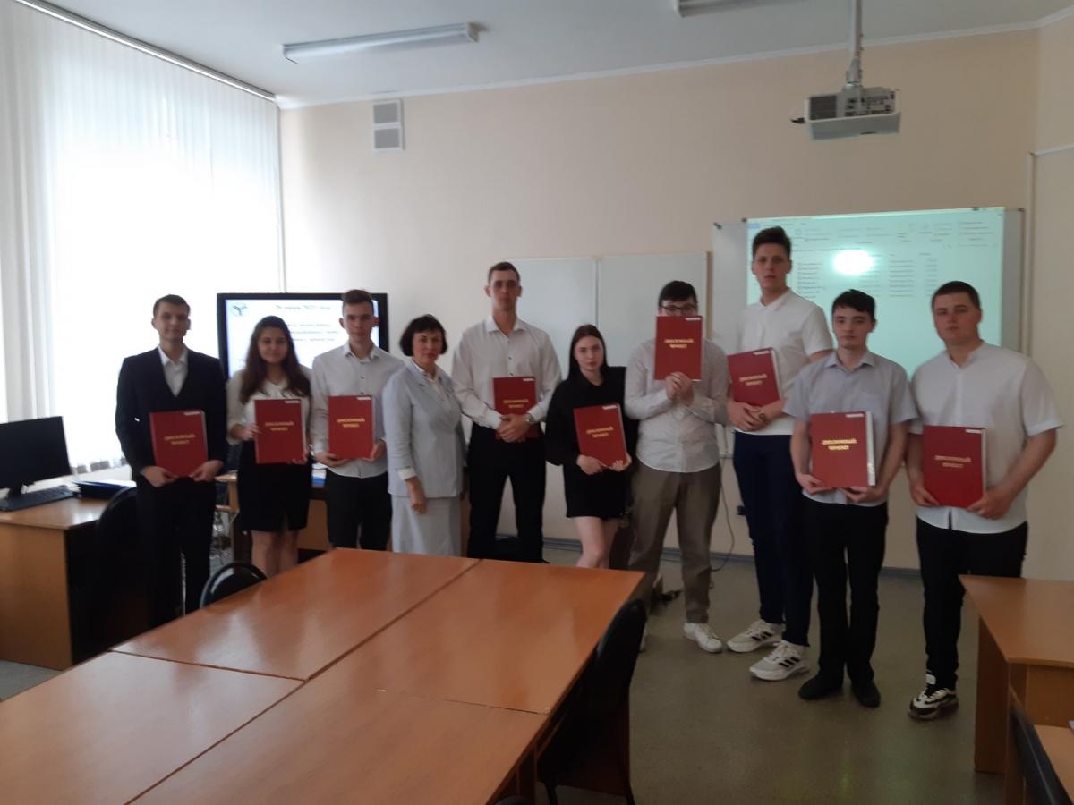 В Финансово-технологическом колледже прошли защиты выпускных квалификационных работ Фото 7