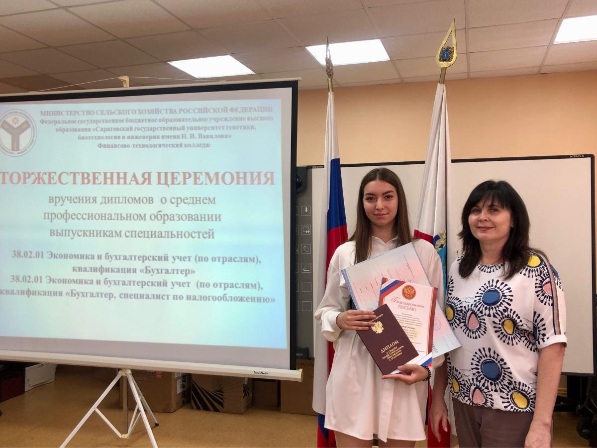 Выпускникам колледжа торжественно вручили дипломы Фото 11