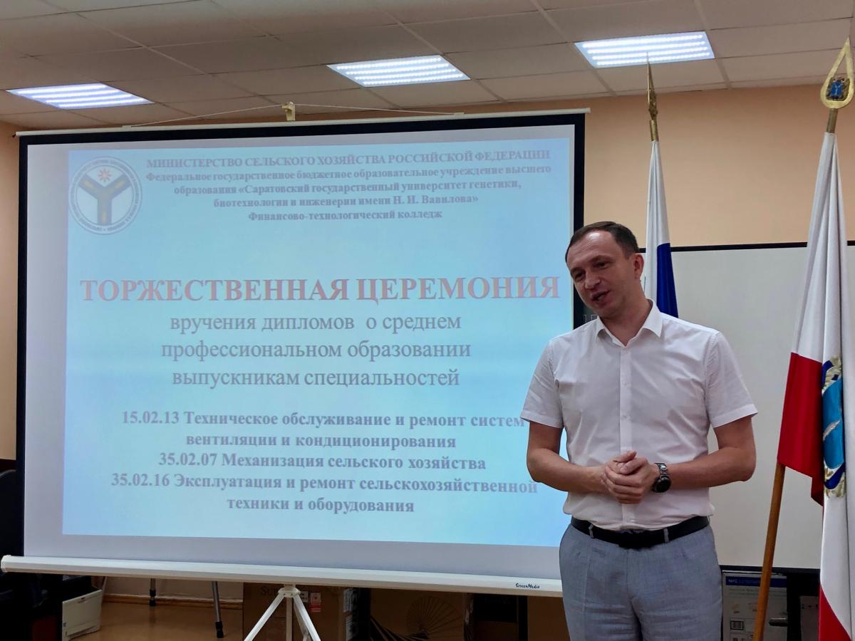 Выпускникам колледжа торжественно вручили дипломы Фото 5