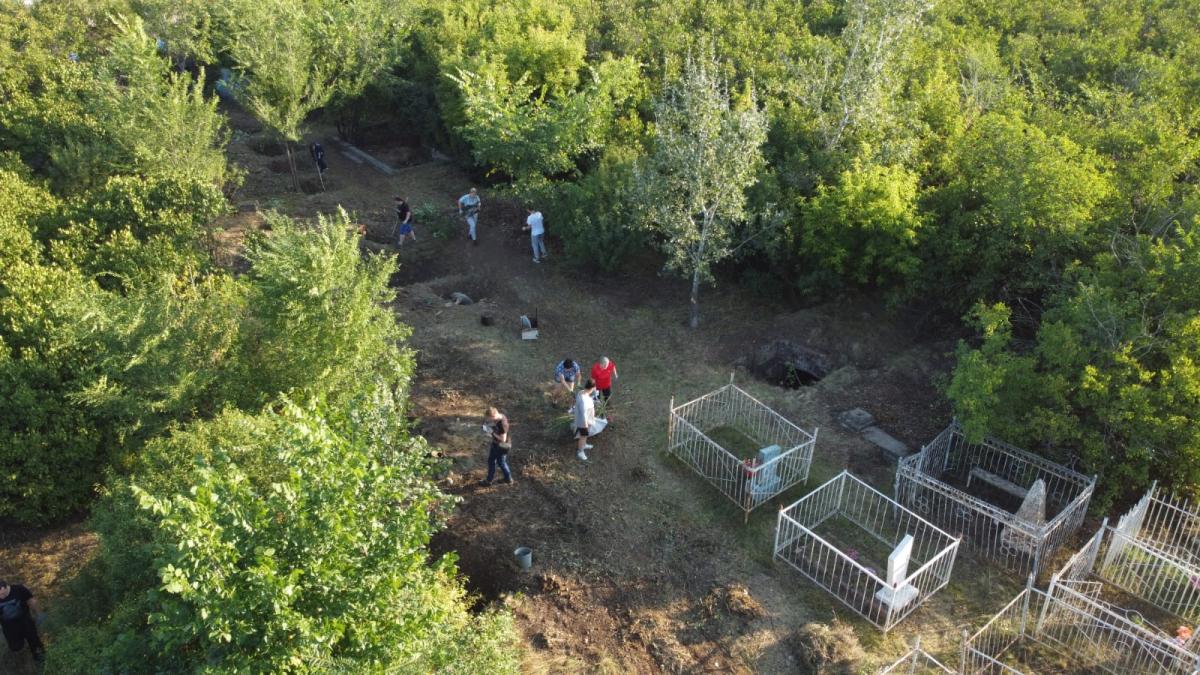 Студенты и преподаватели Марксовского филиала приняли участие в субботники Фото 18