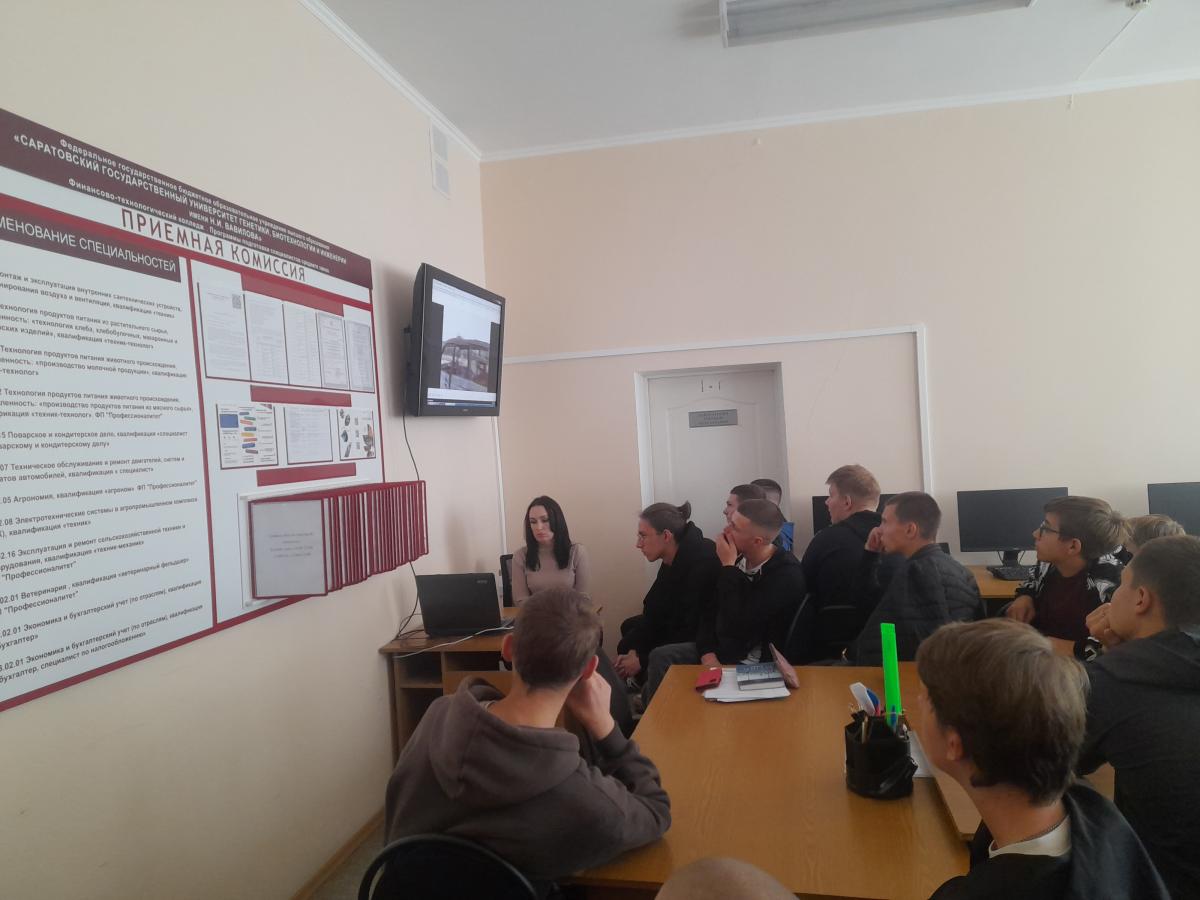 Просмотр фильма «Саратов-Донбасс: вместе в будущее» Фото 1