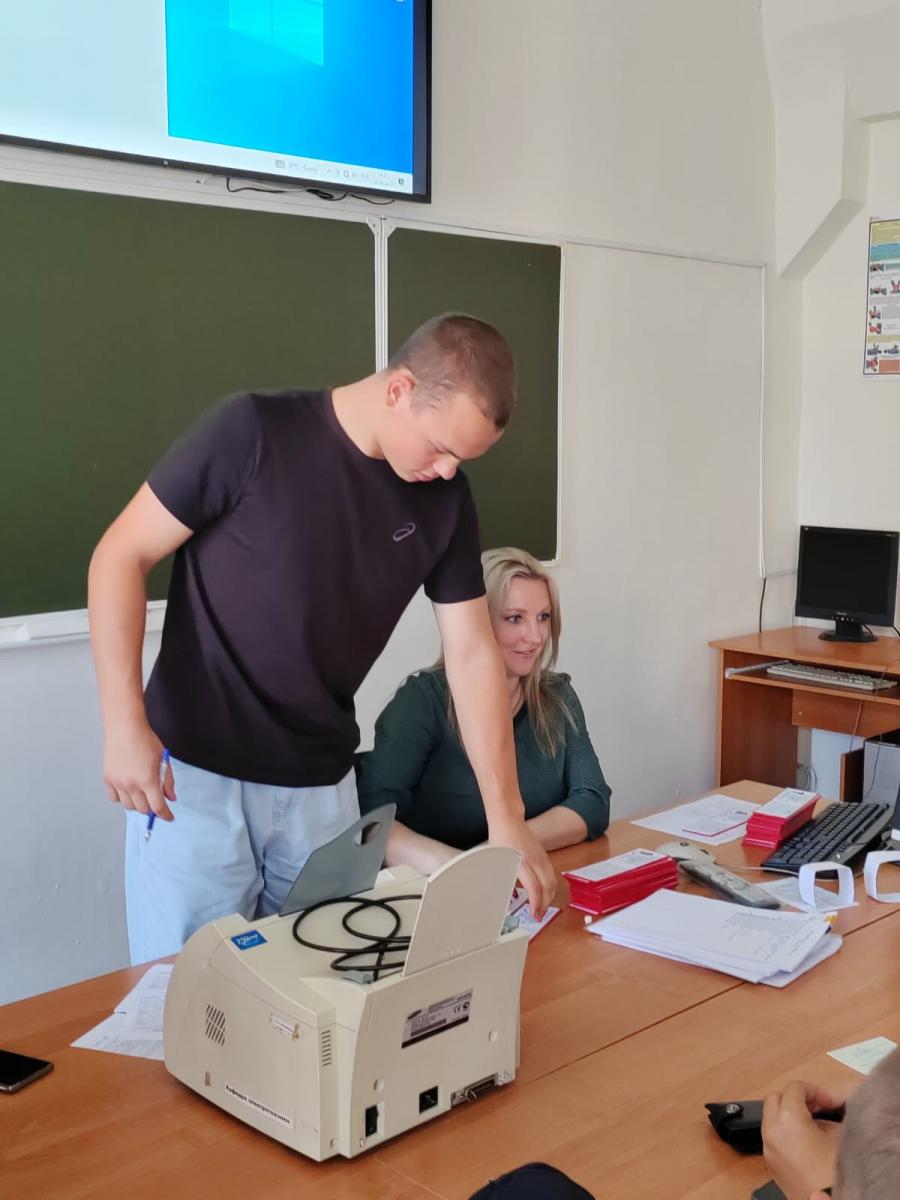 Вручение студенческих билетов - поистине памятное событие, официальное начало студенческого пути каждого первокурсника Фото 2