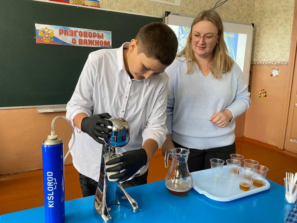 Учащихся «Агроклассов» научили готовить кислородный коктейль Фото 2