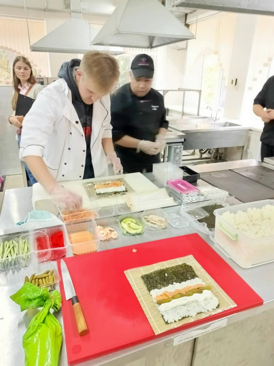 Мастер-класс по приготовлению блюд японской кухни от компании "Саюри" Фото 1