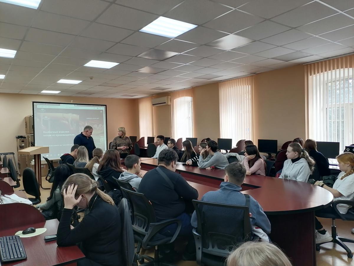 Встреча обучающихся с директором ООО «Хмелёвские колбасы» Фото 2