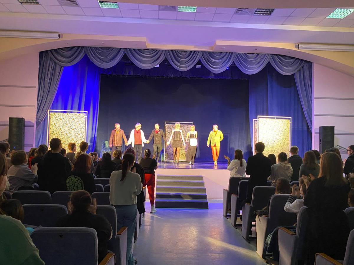 Спектакль 