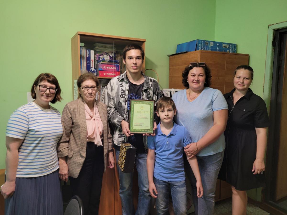 Награждение победителя конкурса эссе «Моя будущая профессия – биотехнолог»