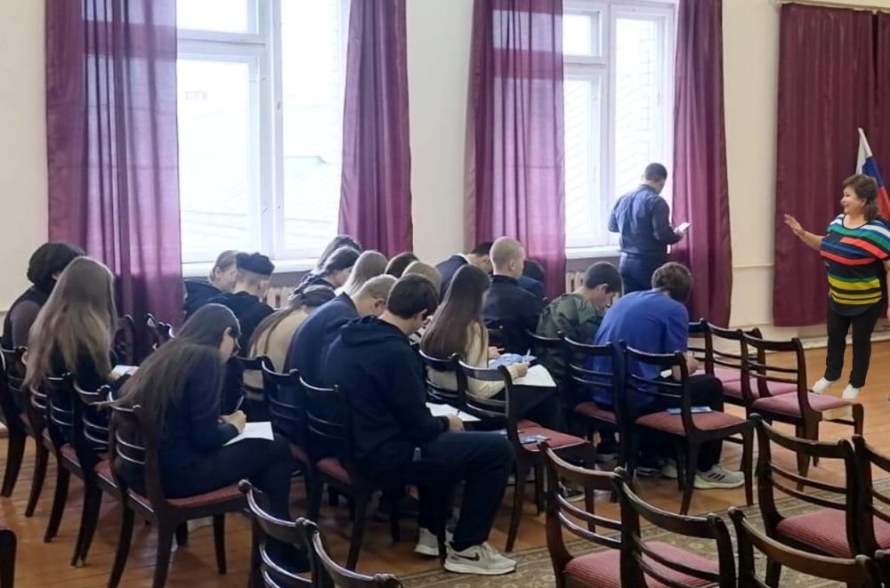 Профориентационная работа с учащимися выпускных классов Лысогорского района Фото 2