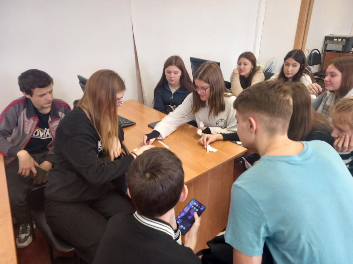 В День открытых дверей в Вавиловском университете учащиеся участвовали в викторине «Секреты успешности профессиональной коммуникации» Фото 1 В День открытых дверей в Вавиловском университете учащиеся участвовали в викторине «Секреты успешности профессиональной коммуникации» Фото 1