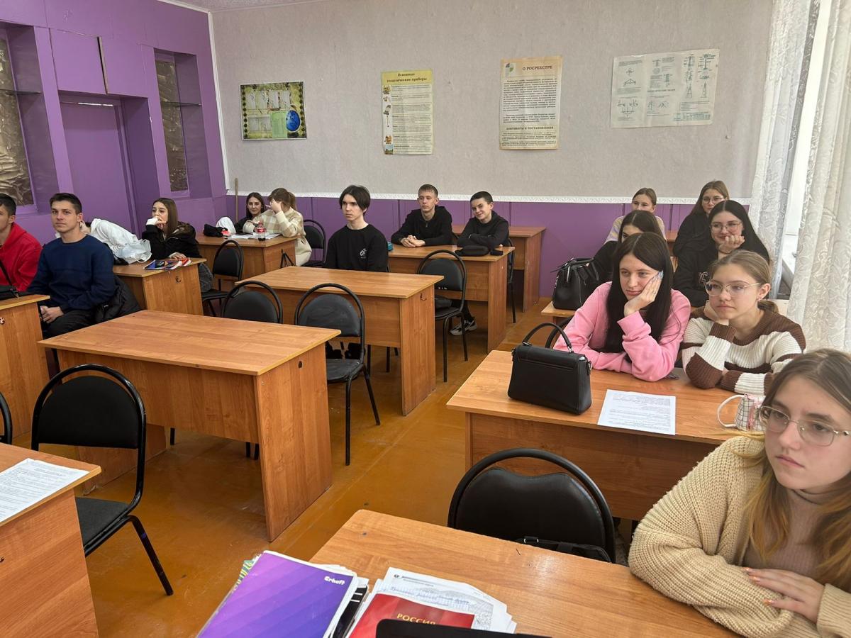 классный час «О взаимоотношениях в семье. День матери».