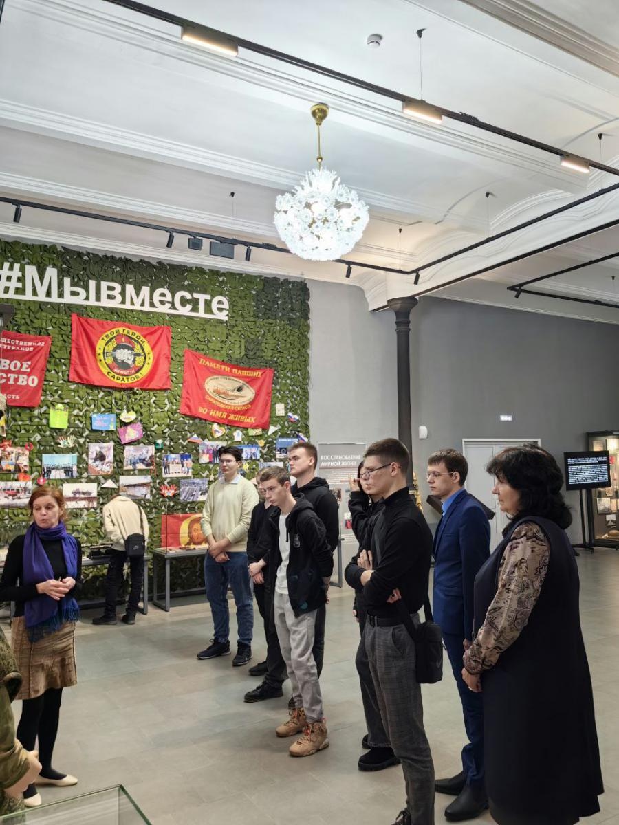 Кураторы кафедры «Иностранные языки и культура речи» с первокурсниками на экскурсии в Музее истории специальной военной операции Фото 1 Кураторы кафедры «Иностранные языки и культура речи» с первокурсниками на экскурсии в Музее истории специальной военной операции Фото 1