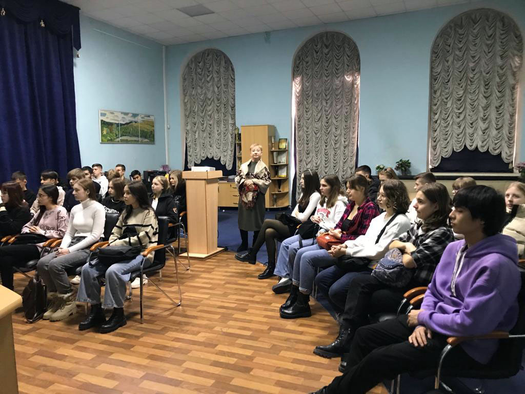 Студенты – участники мероприятия ко Дню Неизвестного солдата Фото 3