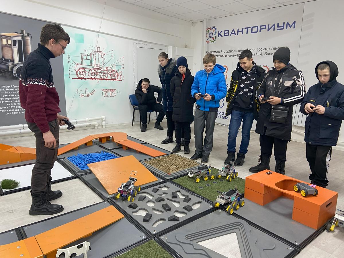Школьники Пугачевского района посетили Вавиловский университет Фото 1