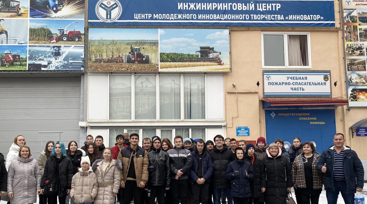 Пугачевские школьники посетили с экскурсией университет Фото 15