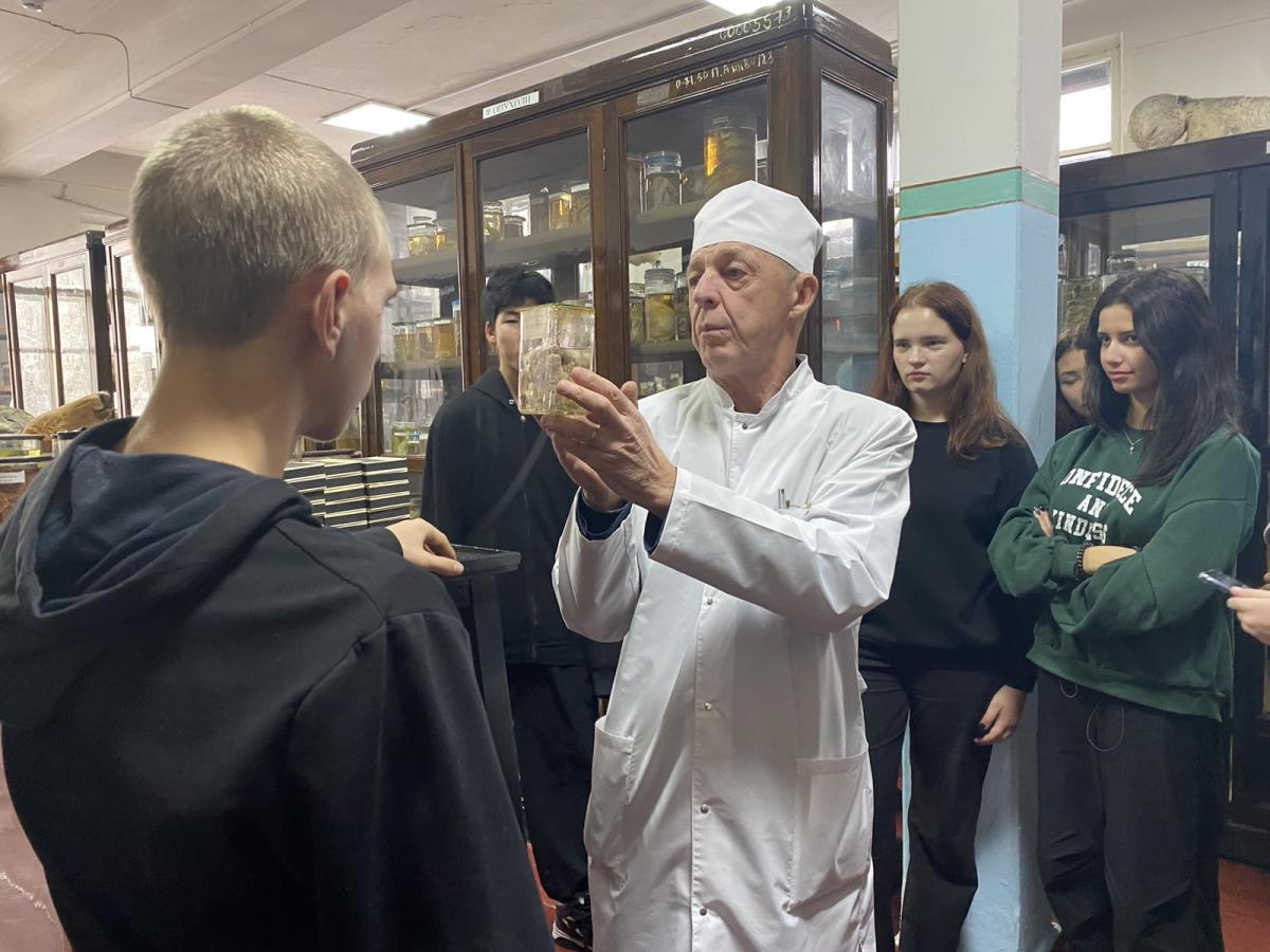 Пугачевские школьники посетили с экскурсией университет Фото 6