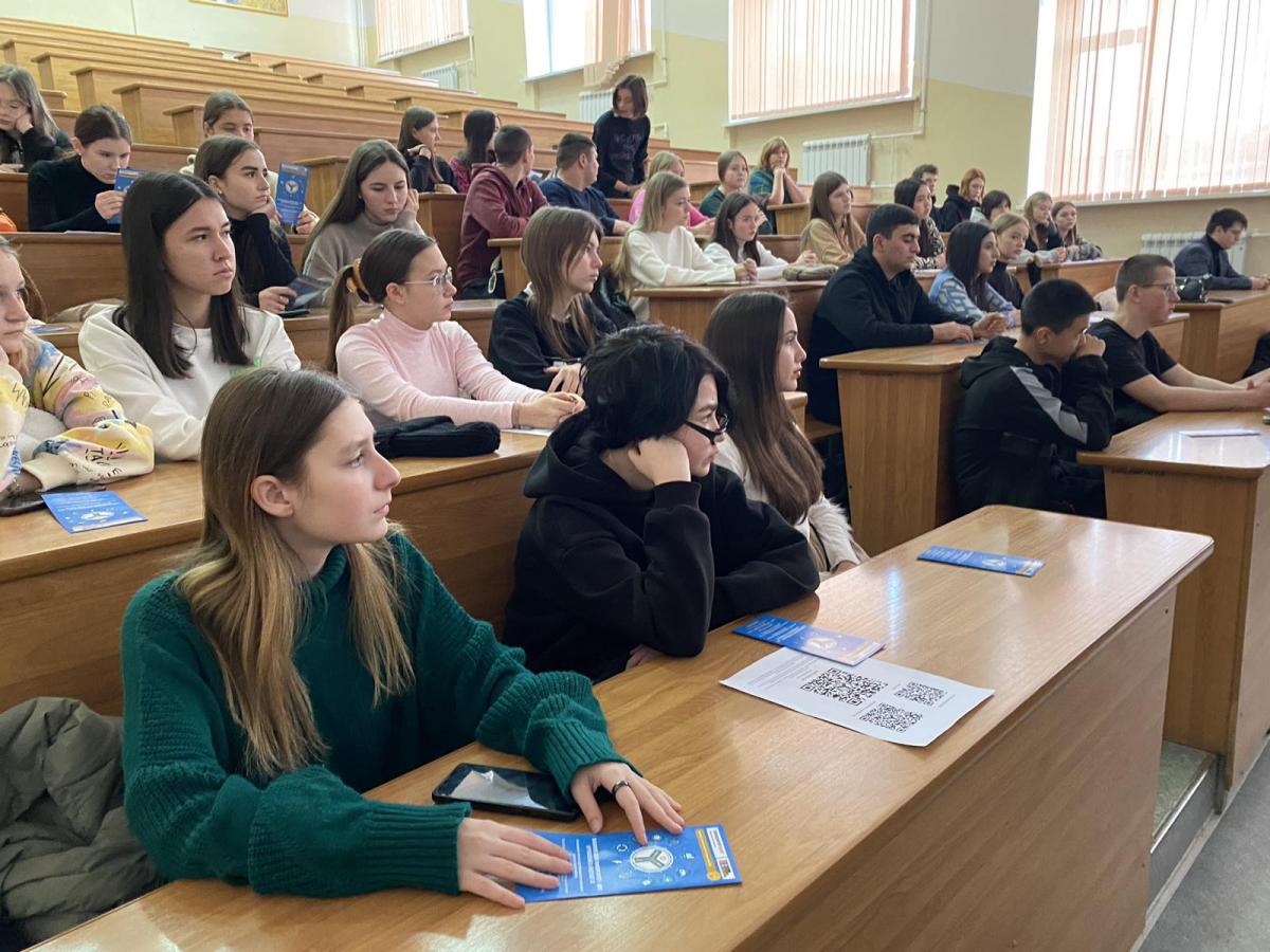 Пугачевские школьники посетили Вавиловский университет Фото 21