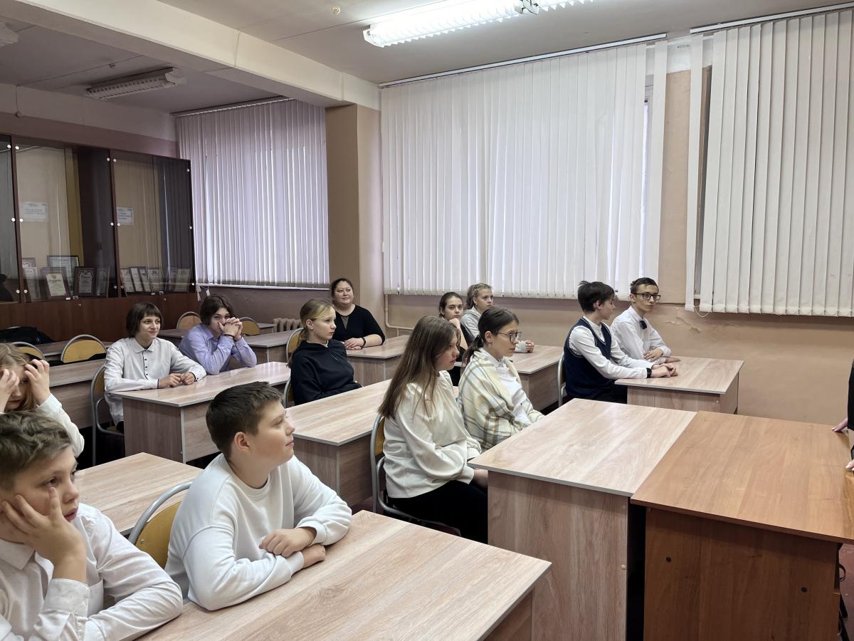 Саратовские школьники посетили с экскурсией университет Фото 1