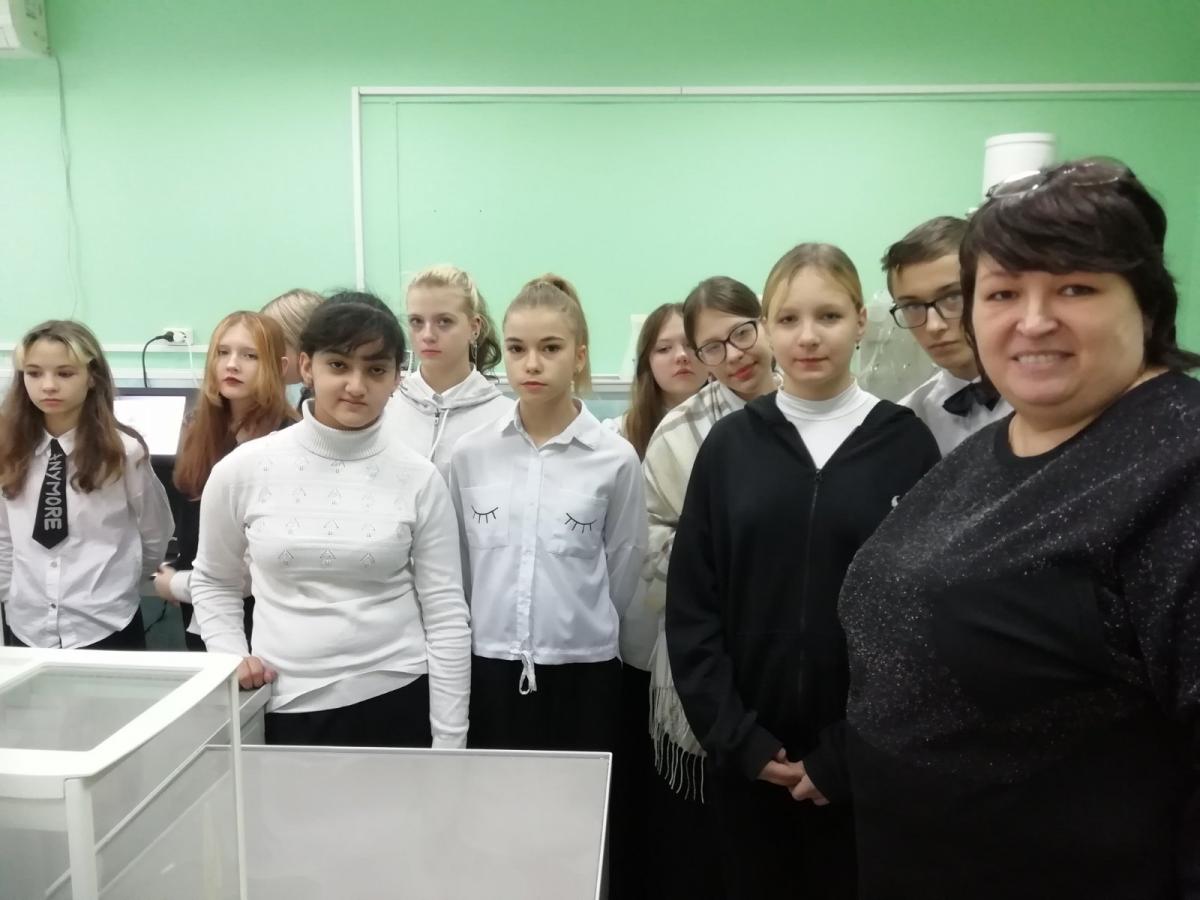 Саратовские школьники посетили с экскурсией университет Фото 8