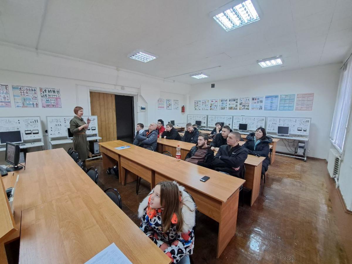 Школьники Саратова и области посетили с экскурсией УК №2 Фото 4
