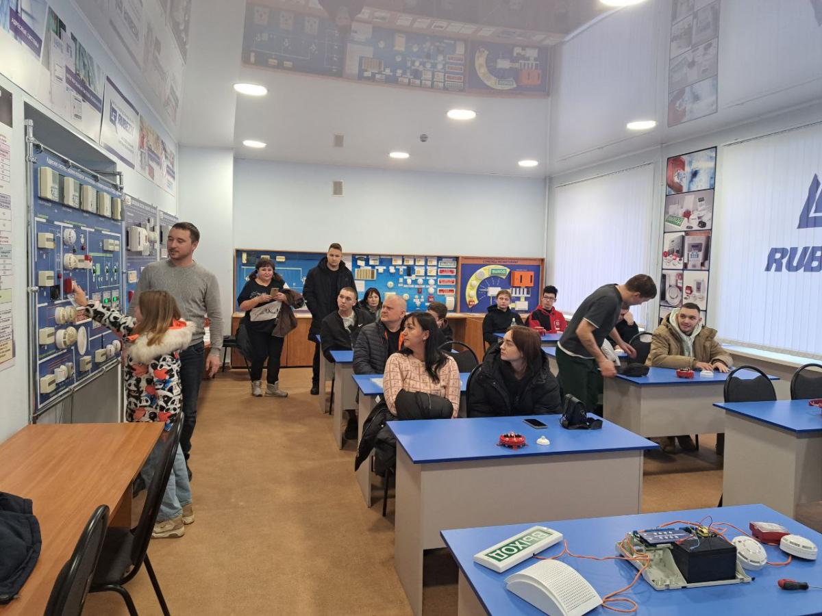 Школьники Саратова и области посетили с экскурсией УК №2 Фото 5