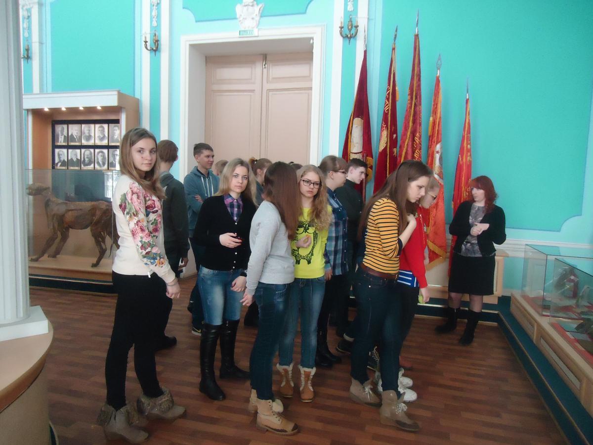 Лицеисты – гости музея истории университета. Фото 1