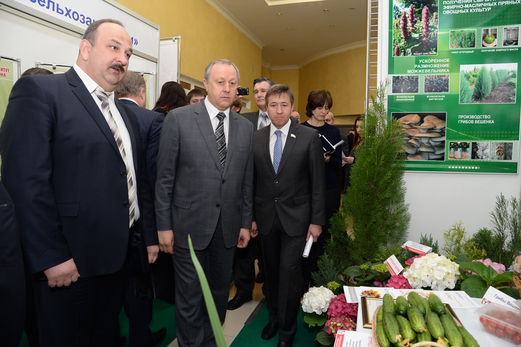 В Правительстве области прошла выставка предприятий аграрной науки и ведущих растениеводческих хозяйств Фото 1