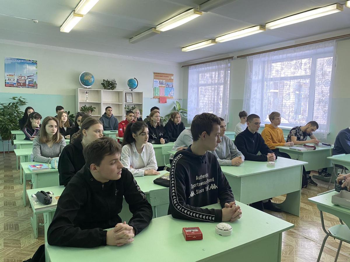 Профориентационные занятия в Новобурасском районе Фото 2