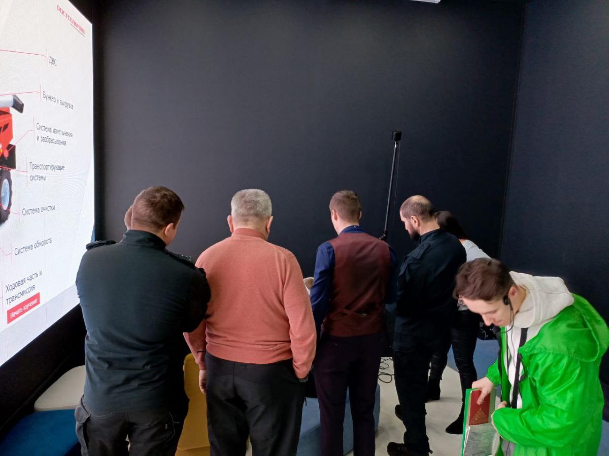 Сотрудники кафедры представили свои цифровые решения на выставке "Россия" Фото 4