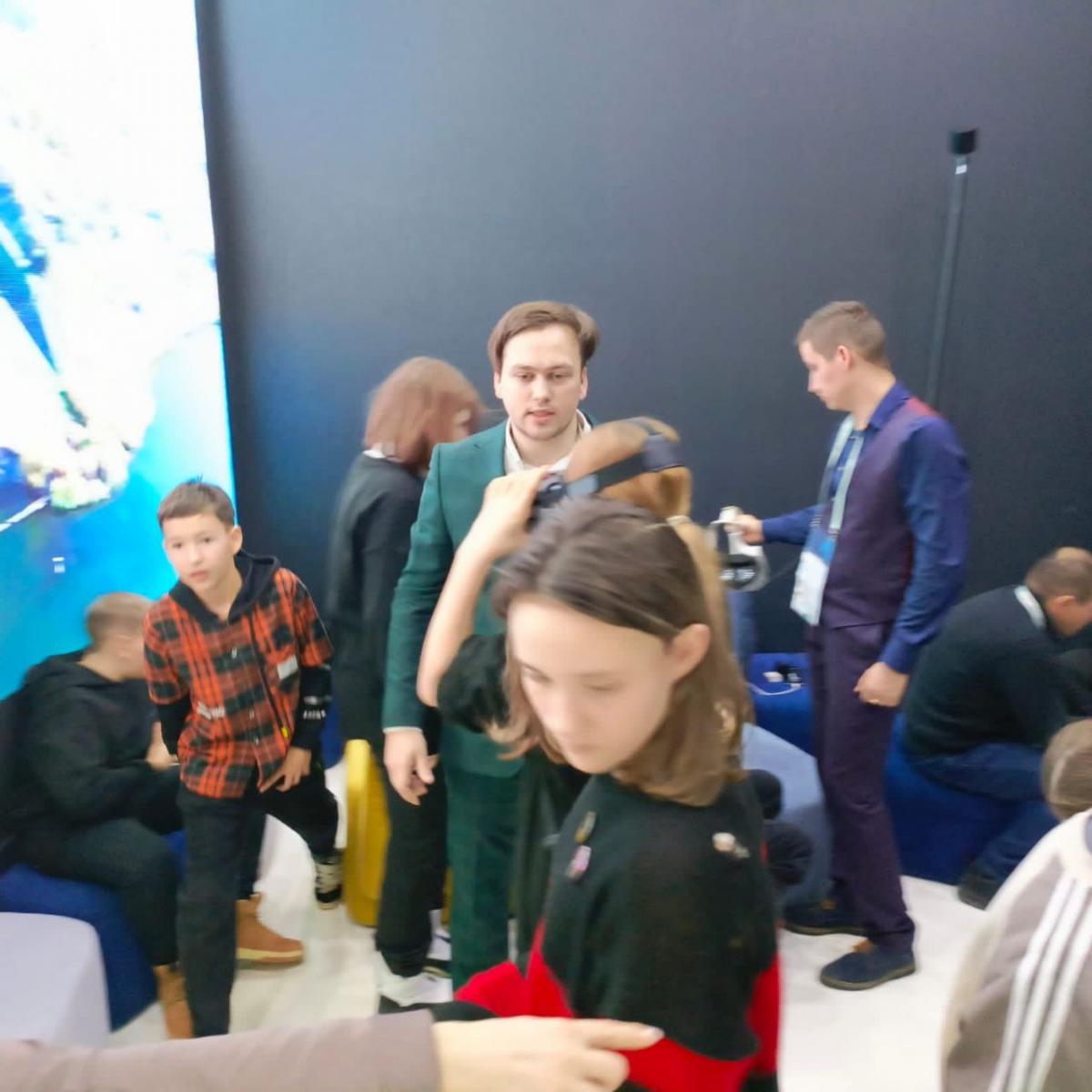Сотрудники кафедры представили свои цифровые решения на выставке "Россия" Фото 6