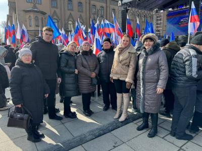 Преподаватели кафедры «Иностранные языки и культура речи» со студентами на митинге «Вместе! За Россию!»