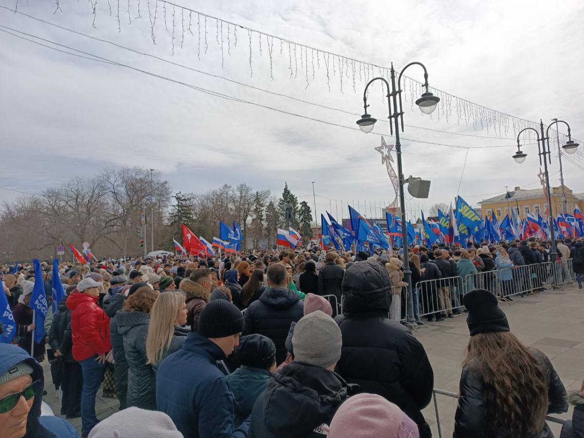 Кафедра на митинге по случаю десятилетия воссоединения Крыма с Россией Фото 1